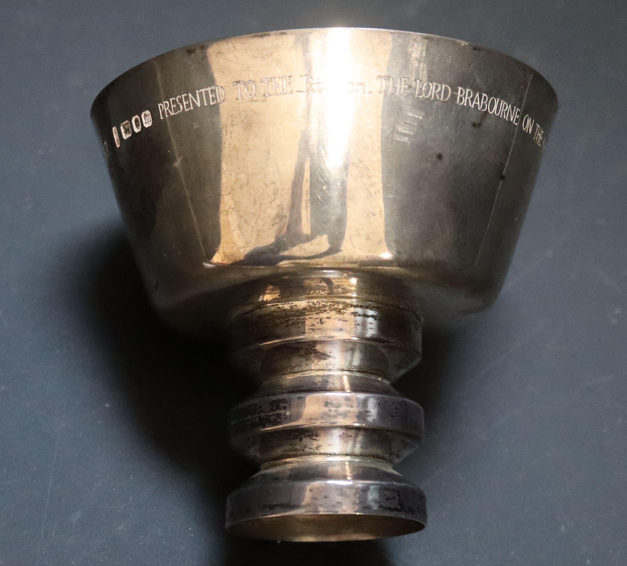 A stylish modern silver goblet, 86mm, 7oz.